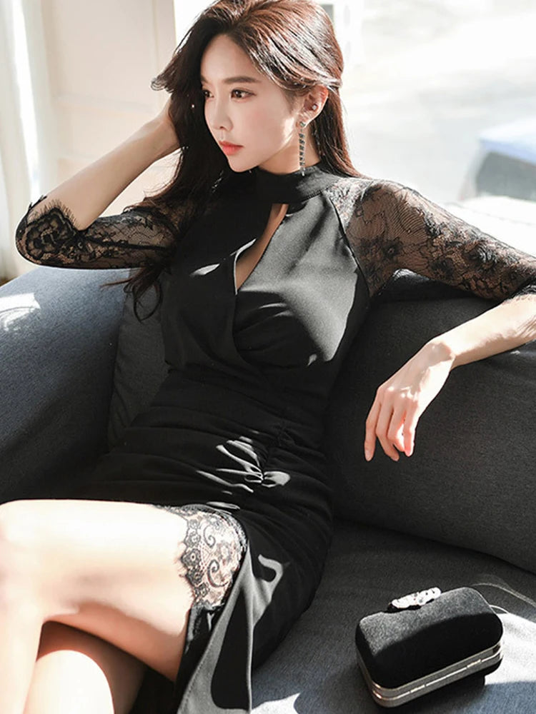 Elegant Lace Detail Midi Dress