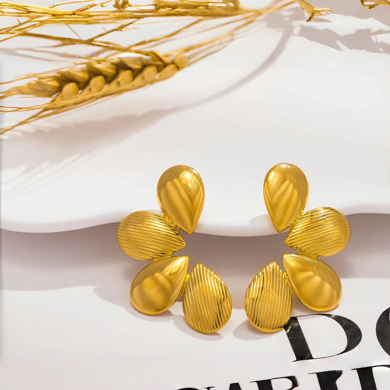 Elvi Flower Earring