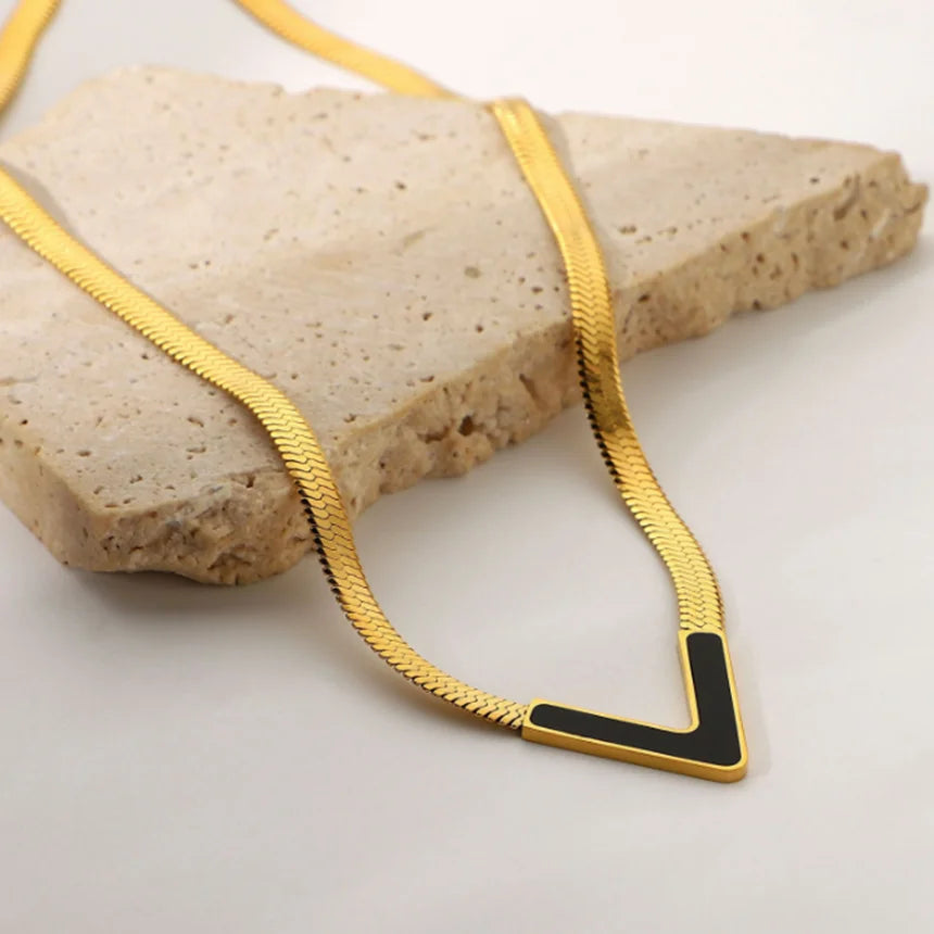 V-Shaped Pendant Necklace