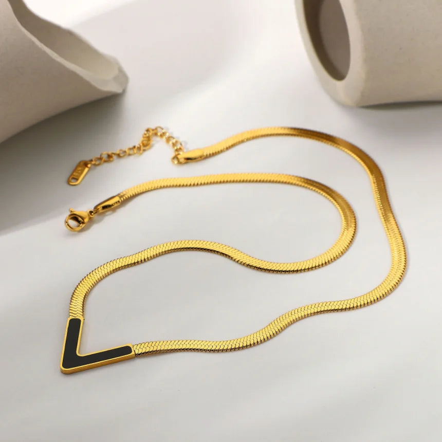 V-Shaped Pendant Necklace