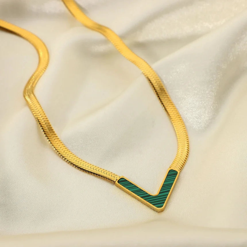 V-Shaped Pendant Necklace