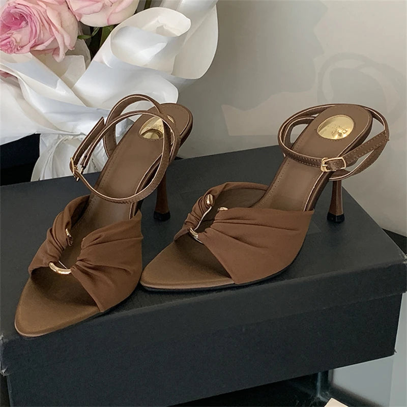 Elegant Knot Detail Heeled Sandals