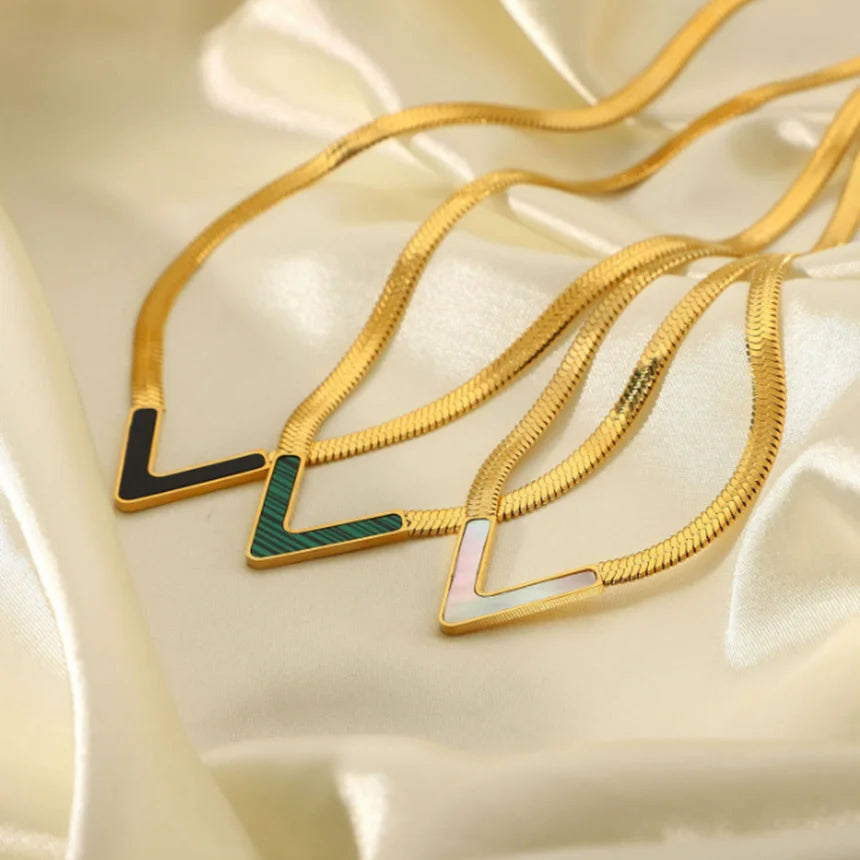 V-Shaped Pendant Necklace