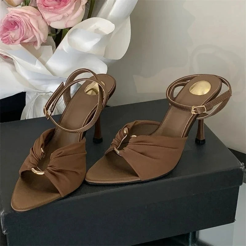 Elegant Knot Detail Heeled Sandals