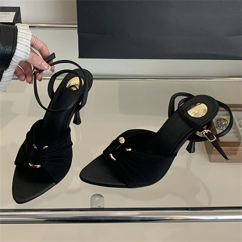 Elegant Knot Detail Heeled Sandals