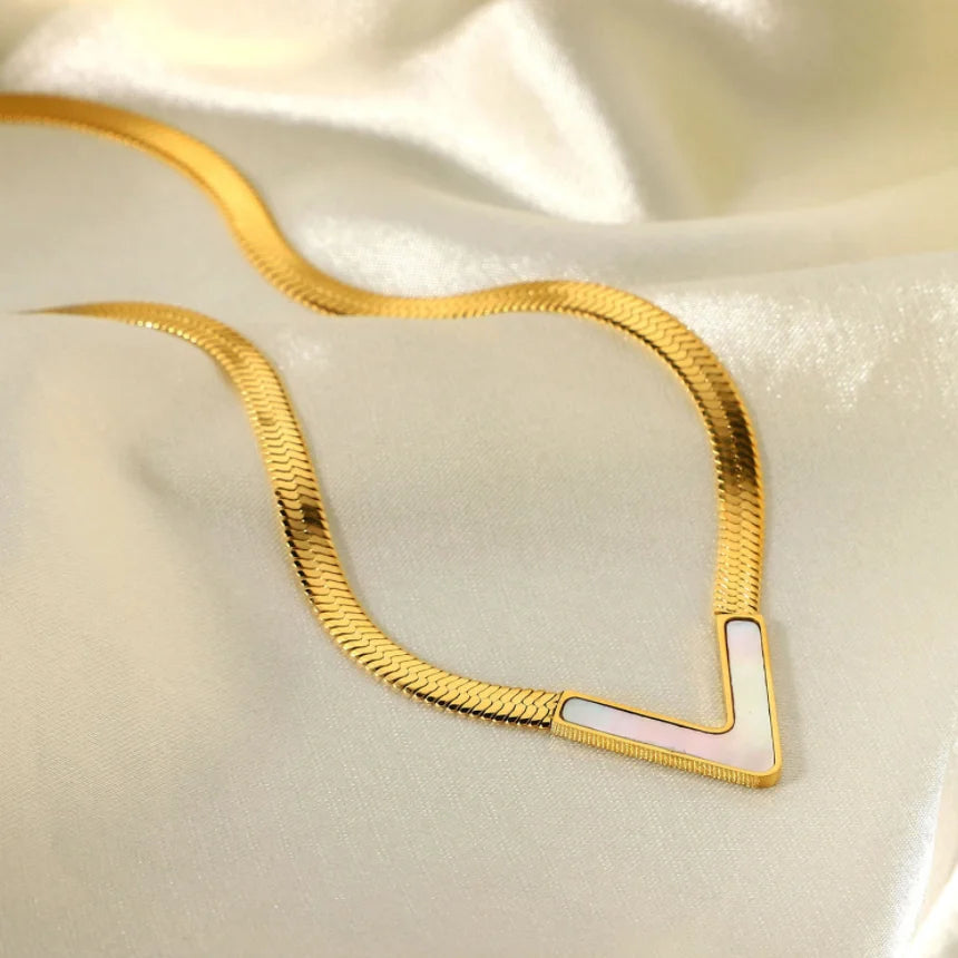 V-Shaped Pendant Necklace
